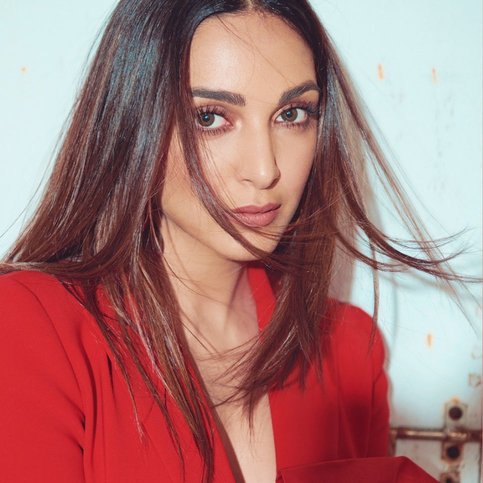 bMOYfHOWi.js - kiara advani 20